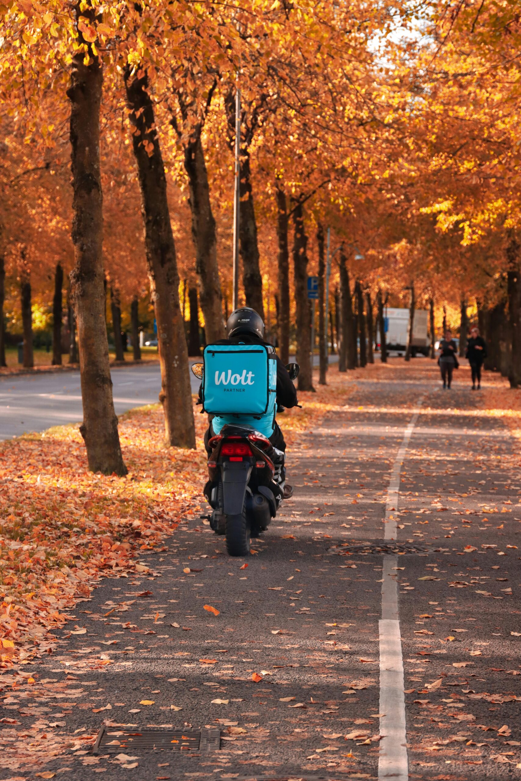 Wolt dostavljač na motoru